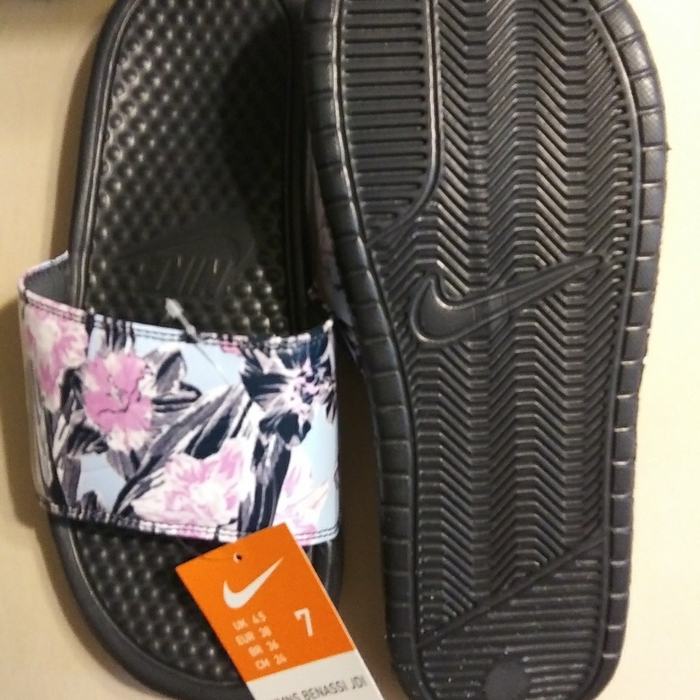 Nike Slides - Picture 8 of 8